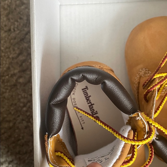 Timberland Infant Booties in Brown - Picture 6 of 7